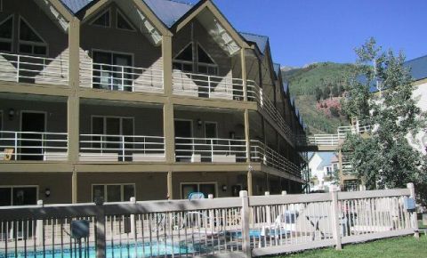 1 bed 1 bath Condo $285,000