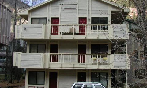 1 bed 1 bath Condo $285,000