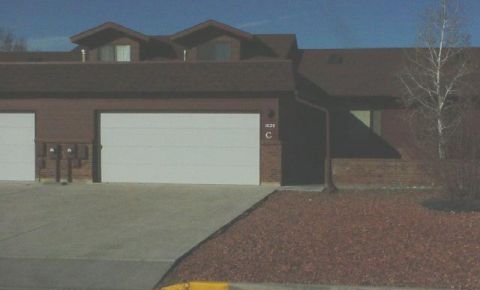 2 bed 3 bath Condo $179,000