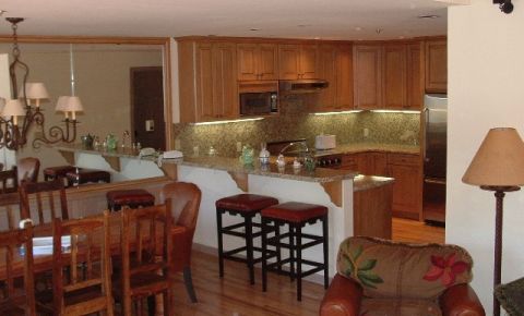 3 bed 3 bath Condo $949,000