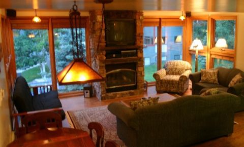 2 bed 3 bath Condo $875,000