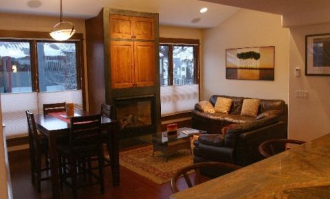 3 bed 3 bath Condo $815,000