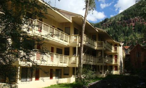 1 bed 1 bath Condo $230,000