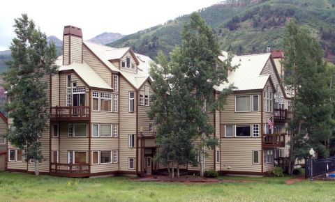 2 bed 2 bath Condo $399,000