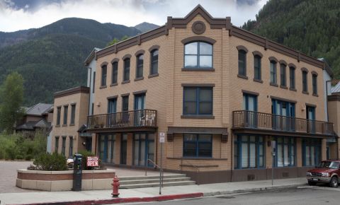 1 bed 1 bath Condo $399,850