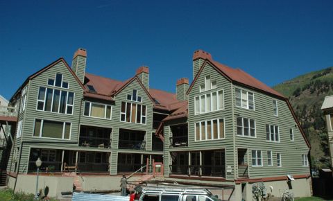 2 bed 3 bath Condo $905,000