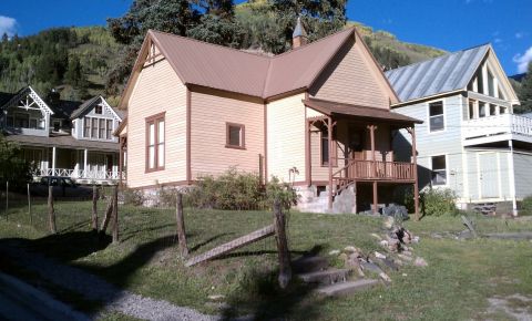 1 bed 1 bath Home $2,000,000