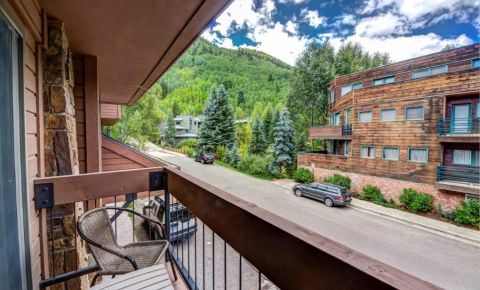 3 bed 2 bath Condo $575,000