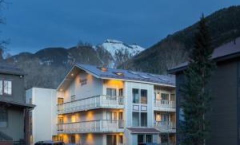 1 bed 1 bath Condo $155,000