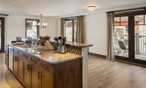 2 bed 2 bath Condo $899,900