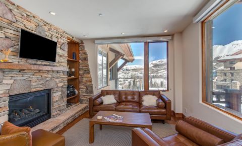 2 bed 2 bath Condo $930,000