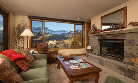 2 bed 2 bath Condo $899,000