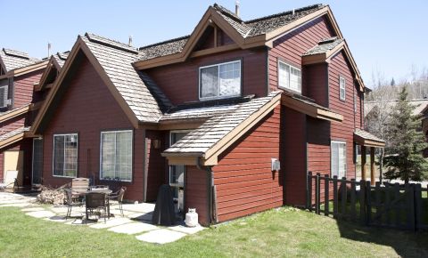 3 bed 2 bath Condo $400,000