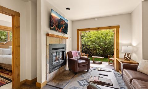 2 bed 2 bath Condo $1,035,000