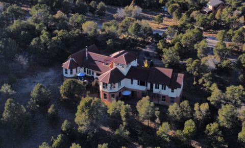 4 bed 5 bath Home $2,800,000